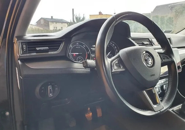 Skoda Superb cena 79900 przebieg: 155500, rok produkcji 2018 z Wołomin małe 379